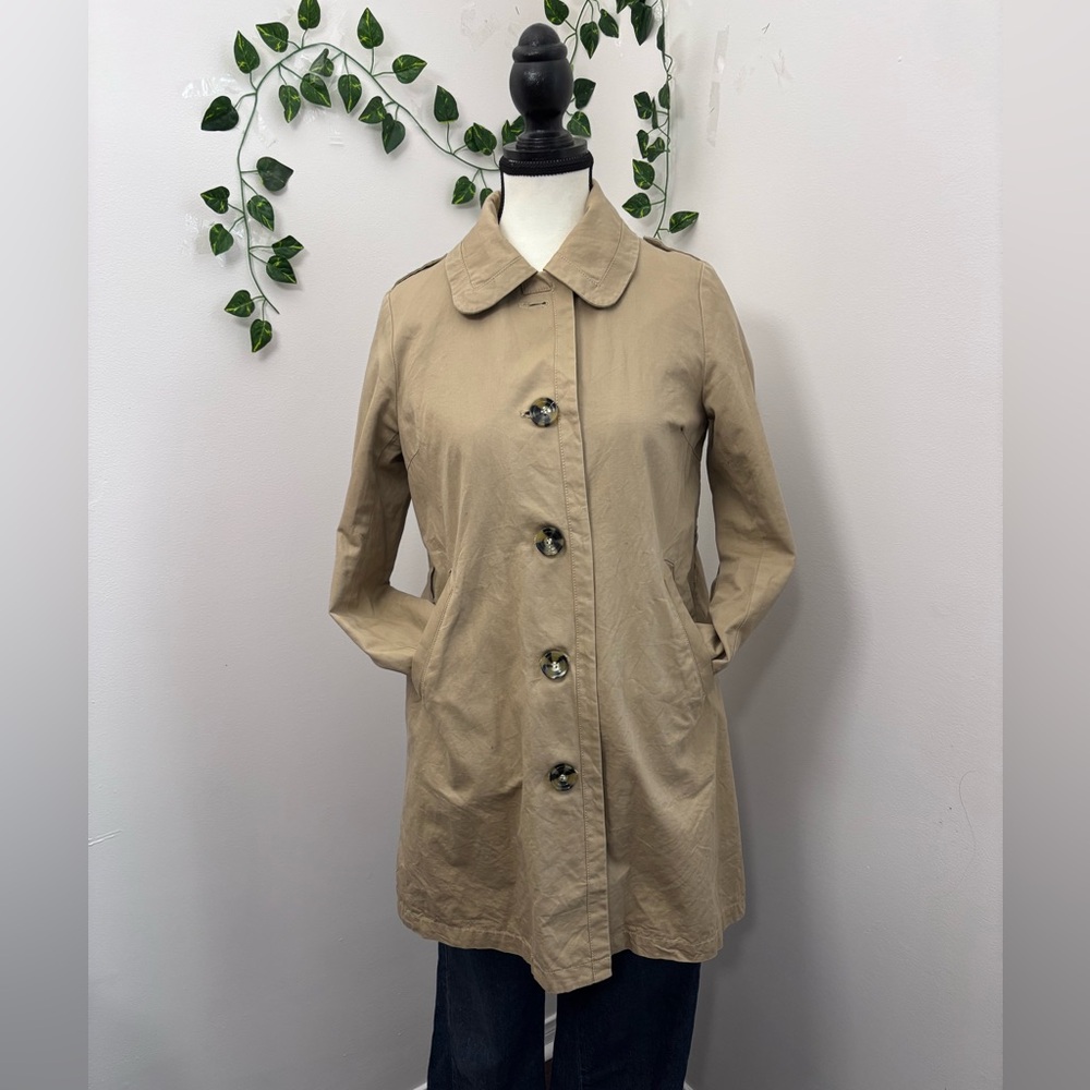 Classic Y2K Women's Tan Trench Coat Size Medium